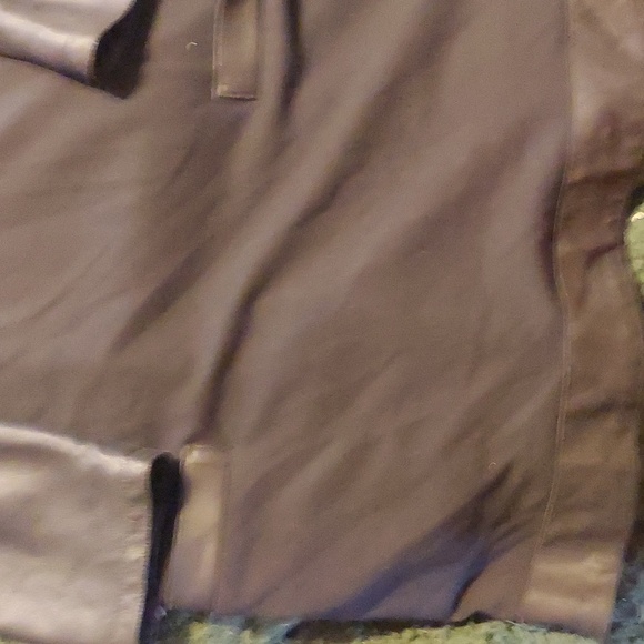 Incredible piece by theory. Leather accents. 3/4 length sleeves. Pockets! - Picture 3 of 4